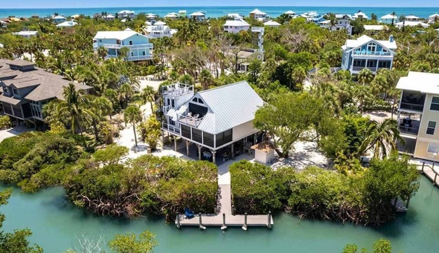 'Lil Peace of Heaven: Private Dock+Kayak Launch+Bar w/Swings & Golf Cart