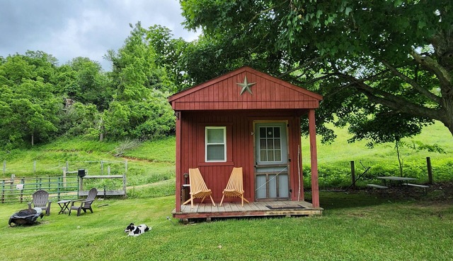 Lil Red Ranch House so secluded yet only 10 mins from town.
