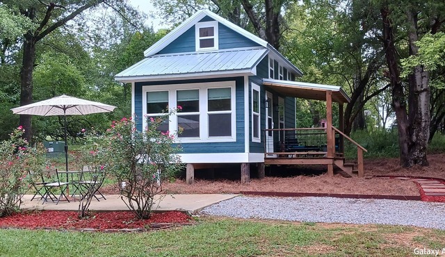 Lil' Retreat on Poorhouse