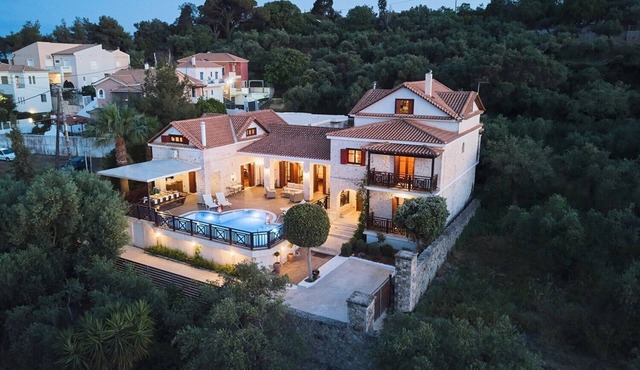 'Lila's Luxury Villa' with sea view, private pool, garden, A/C and Wi-Fi