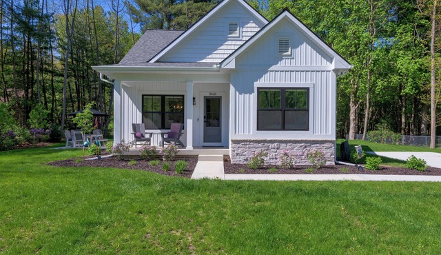 Lilac Cottage-Private getaway close to beach