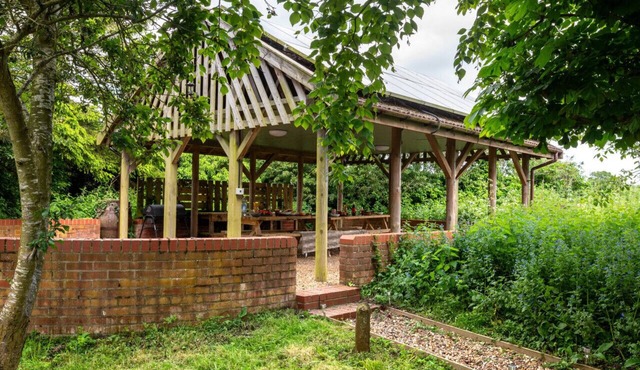 Lilac Cottage - Six Bedroom House, Sleeps 12