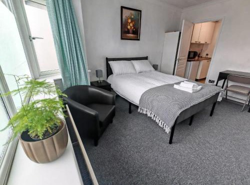 Lilac Studio - Self Contained One-Bed Studio Flat