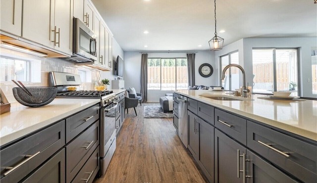 Lilac villa with hot tub