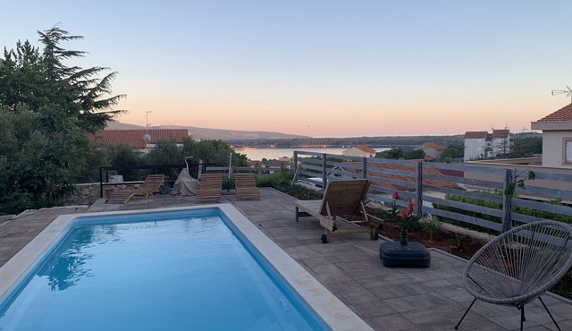 Lili mediterranean studio with a sea view & heated shared pool