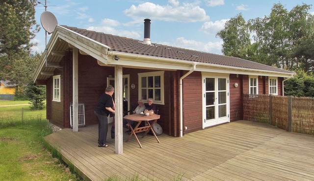 "Lilian" - 600m from the sea by Interhome