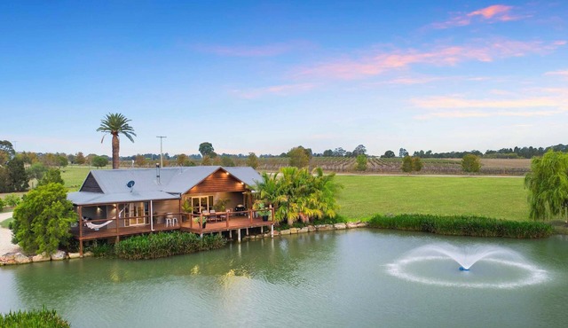 Lilies Lakeside Spa Villa - 1 Bedroom - Your romantic getaway destination