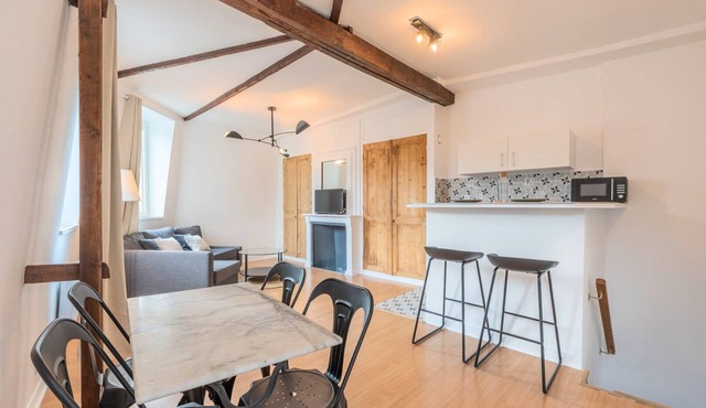 Lille : 7 minutes from the train stations!