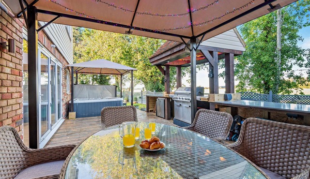 Lillie House - Five Bedroom House, Sleeps 12