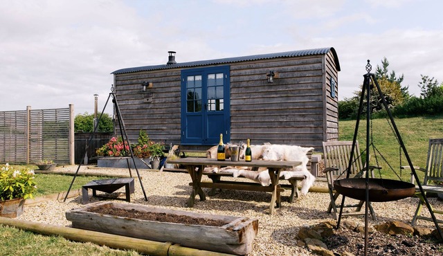 LILLIE'S SHEPHERDS HUT AT SHEPHERDS LODGE RETREAT AND WELLNESS in Redmile