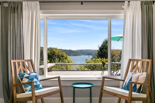 Lilliwaup Stay - 22 Acres, water Views, Beach Access