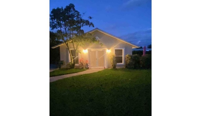 Lilly Pulitzer inspired cottage in the beautiful beach town of Hobe Sound, FL.