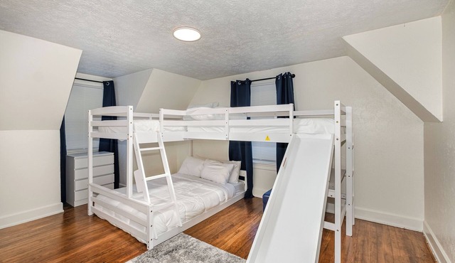 Lilly's Cottage-Minutes to the Ark! Newly Updated! Sleeps 7!