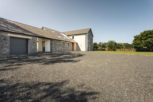 Lily Bank - Ridgestone