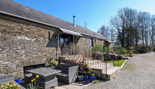 LILY COTTAGE, pet friendly, character holiday cottage in Looe