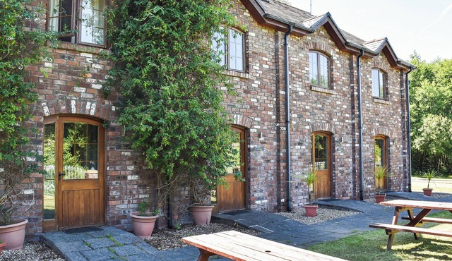 Lily Cottage - UK40101