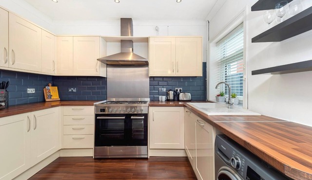 Lily House | by Truestays ® Serviced Accommodation