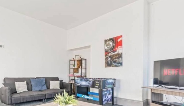 Lily House - 3 Bed WIFI & Parking Hull