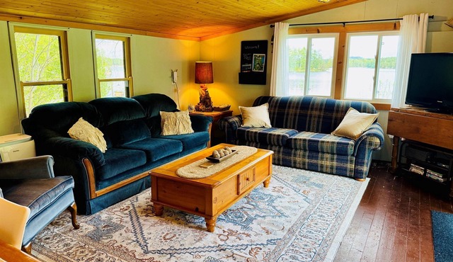 Lily Pad Cabin on Charleston Lake