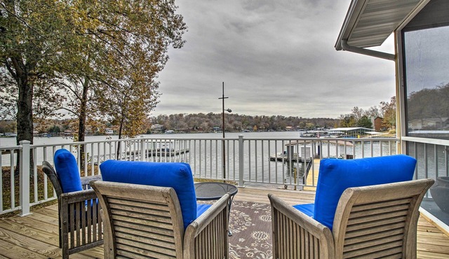 ‘Lily Pad’ Oasis w/Dock on Lake of the Ozarks!