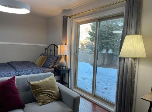 Lily room near golf and banff newly renovated VERY Quiet