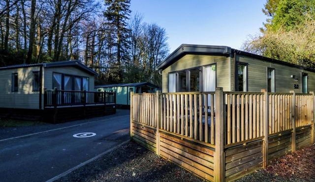 LILY ROSE LODGE, family friendly, with a garden in Troutbeck Bridge