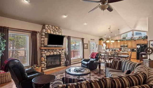 Lily Stargazer — 4BR/3.5BA Leadville Home, Game Room, Sleeps 8
