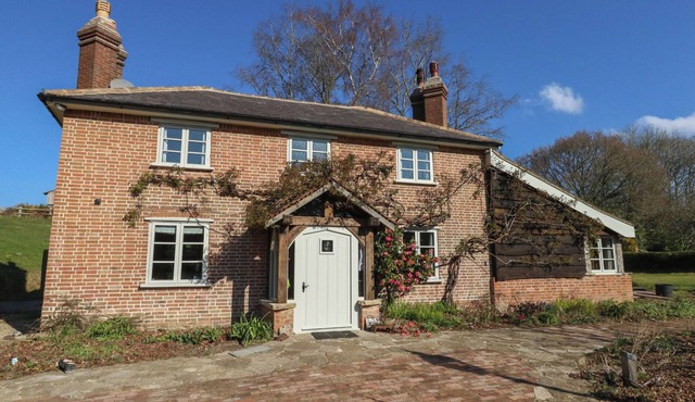 LIMBERLOST COTTAGE, character holiday cottage in Hamworthy