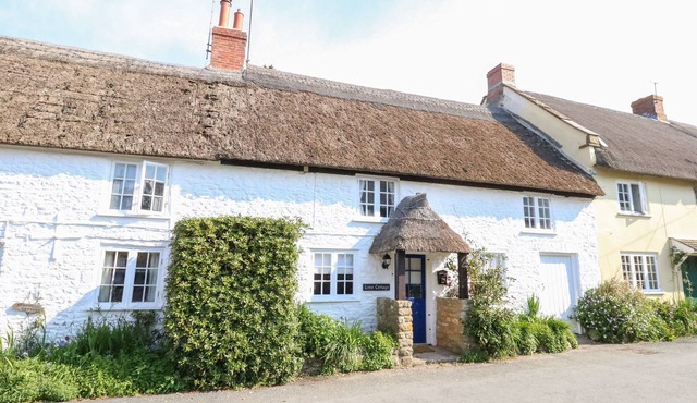 LIME COTTAGE, character holiday cottage in Burton Bradstock