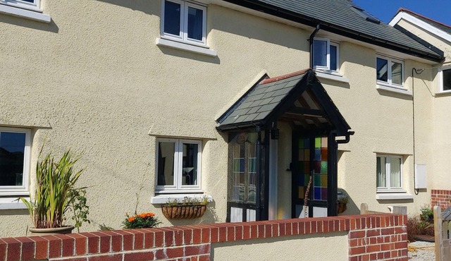 LIME COURT BARN, pet friendly, with open fire in Sheepwash