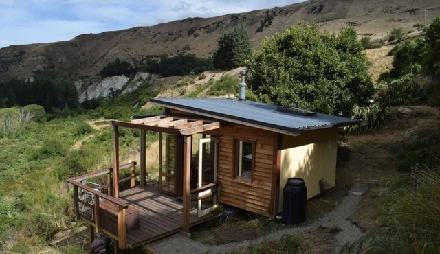 Lime Hut with wood burning sauna - Waipara Narrows offgrid