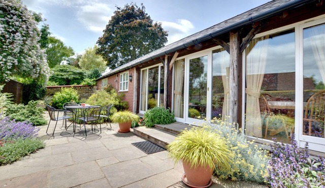 Lime Trees - Two Bedroom House, Sleeps 4