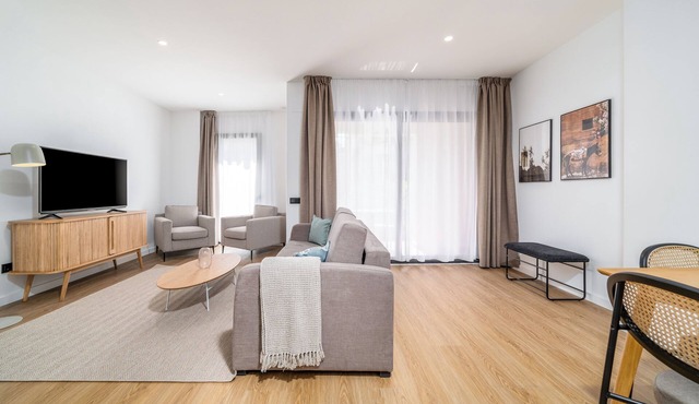 Limehome Barcelona Plaça Pirineus