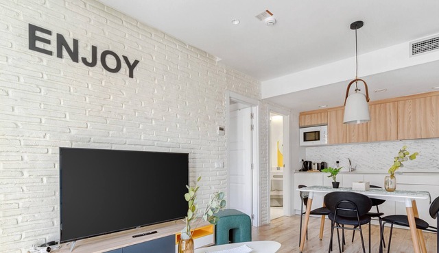 limehome Haro | 1-Bedroom Apartment with Balcony