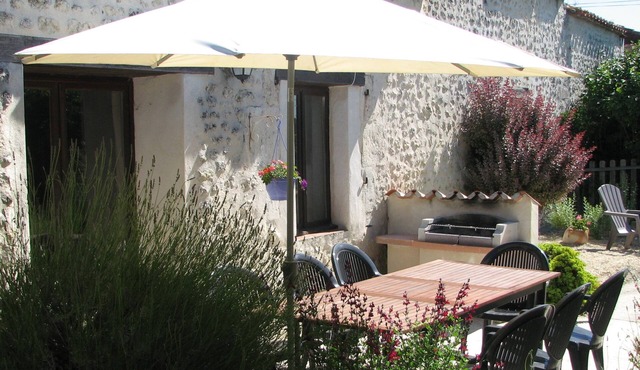 Limerac child-friendly pigeonnier, heated pool, toddlers pool, wheelchair access