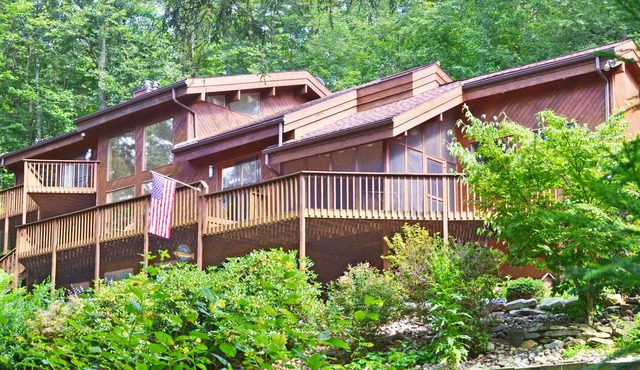 Limestone Lodge a Luxury Retreat on Fishing Creek, Near Penn State & Bucknell