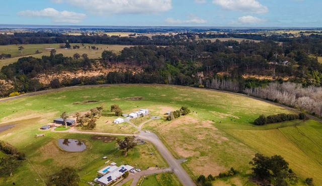 Limestone Views: Discover this farmhouse set in a bend of the Tambo River