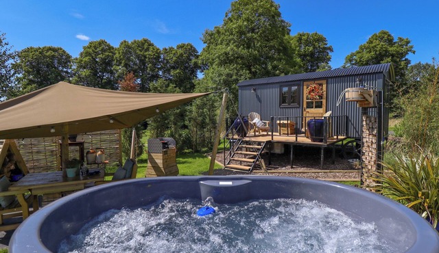 LIMETREE LUXURY GLAMPING PORTLAND, romantic in Nottingham