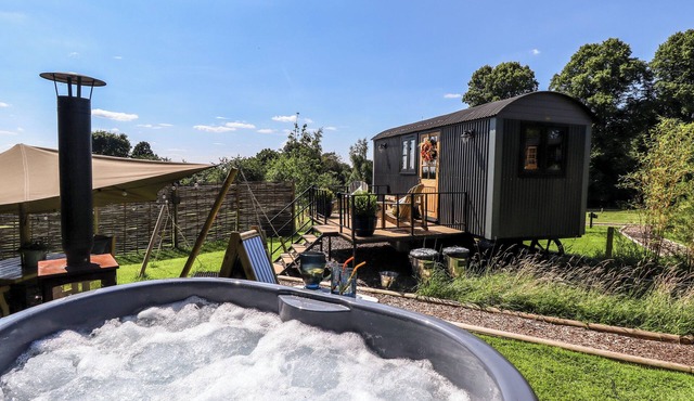 LIMETREE LUXURY GLAMPING SOUTHDOWN, romantic in Nottingham