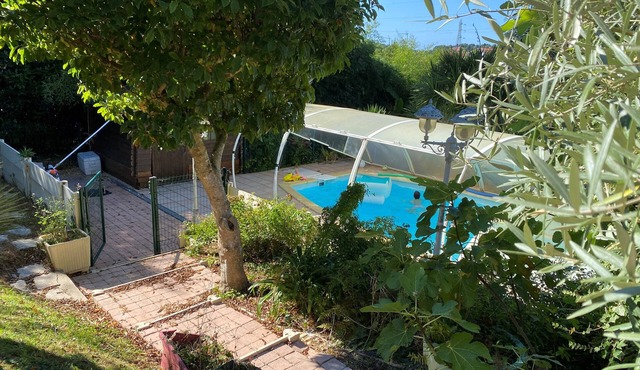Limite Biarritz Garden level of a pleasant house (dead end) heated swimming pool