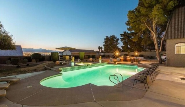Limited Time Offer~nBook 3 nights 4th night FREE.nsome restrictions apply.nemail