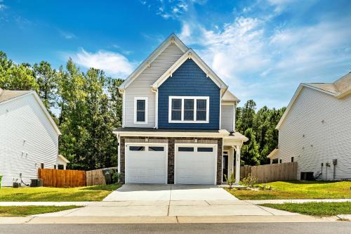 Limited-Time Offer , Raleigh Luxe Family Retreat, Sleeps 6! 15 Min to Downtown, Kids Gear, Fast WiFi for WFH, Ping Pong! EV & Pet Friendly
