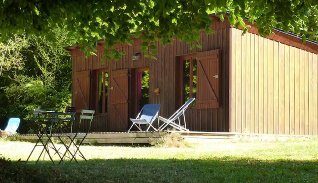 Limousin cabin by the pond