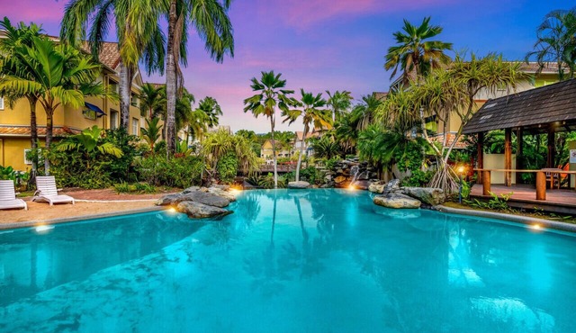 Linaria Lakes - Tropical Resort Apartment | Pools & Gardens | Near CBD & Reef