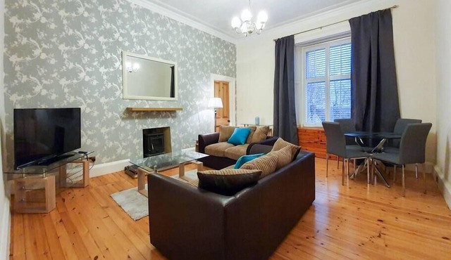 Linburn House Apartment near M90 Amazon