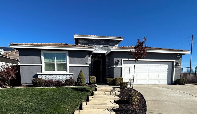 Lincoln Great Home w/Beautiful Pool+ Hot Tub - Welcome! Enjoy your stay!