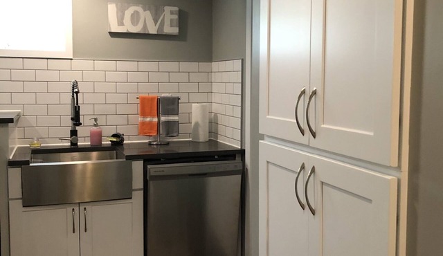 Lincoln Park Private Residence for Solo Travelers.