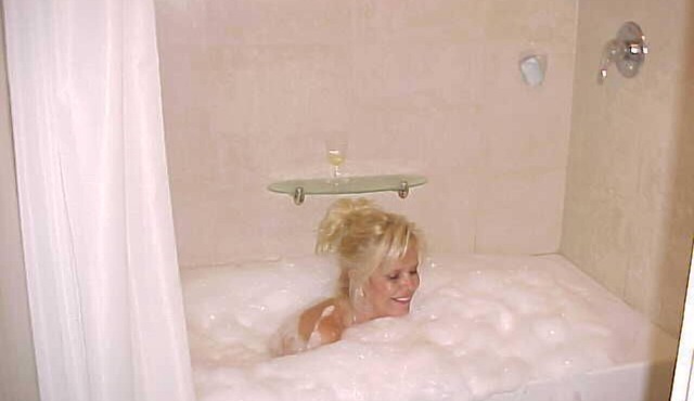 Lincoln Rd & Collins Ave, ROMANTIC 2 PERSON JACUZZI