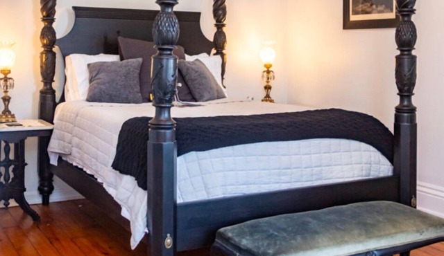 Lincoln Suite in charming Olinger House B&B in historic, downtown Gettysburg.
