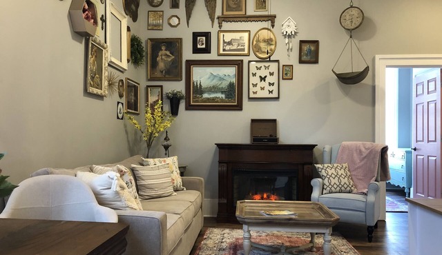 Lincoln’s Loft - Pearl’s Suite Downtown Lincoln, IL